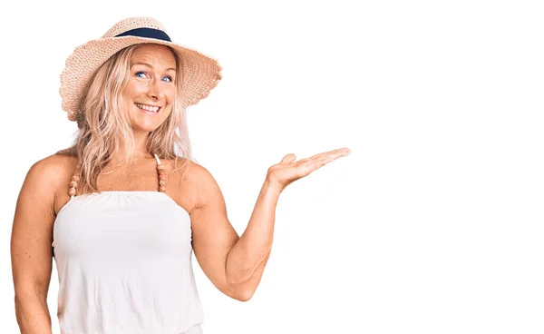 Middle Age Fit Blonde Woman Wearing Summer Hat Smiling Cheerful — Stock Photo, Image