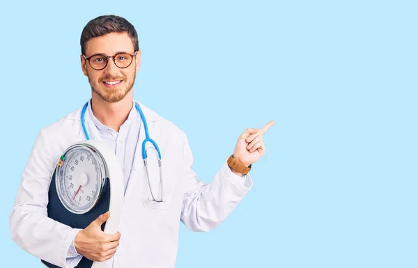 Handsome Young Man Bear Nutritionist Doctor Holding Weighing Machine Smiling — Stock Photo, Image