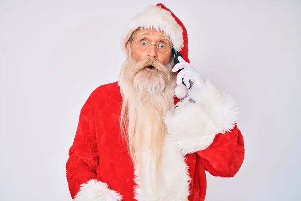 Vecchio Uomo Anziano Che Indossa Costume Babbo Natale Parlando Telefono — Foto Stock