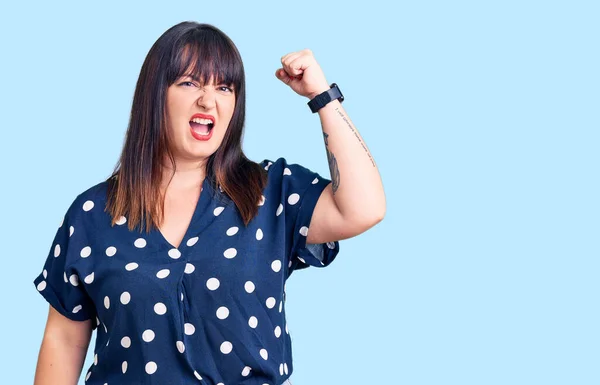 Young Size Woman Wearing Casual Clothes Angry Mad Raising Fist — Stock Photo, Image