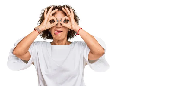 Hermosa Mujer Madura Mediana Edad Con Ropa Casual Gafas Haciendo —  Fotos de Stock