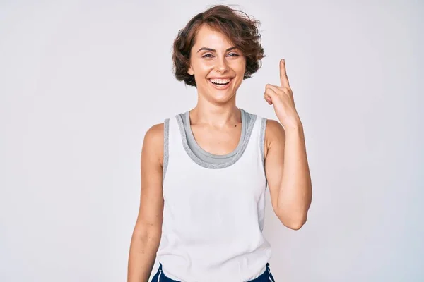 Jonge Spaanse Vrouw Draagt Sportkleding Met Vinger Omhoog Met Een — Stockfoto