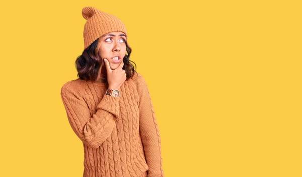 Young Beautiful Mixed Race Woman Wearing Wool Sweater Winter Hat — Stock Photo, Image