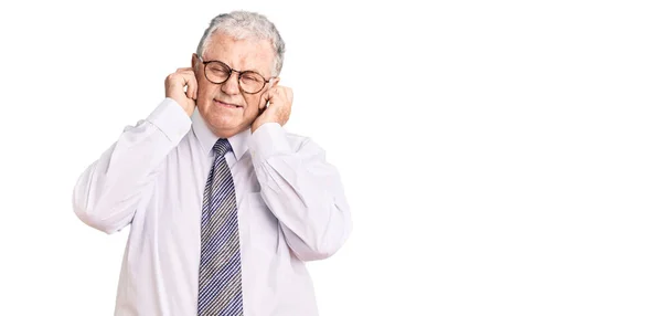 Hombre Pelo Gris Mayor Que Usa Ropa Negocios Que Cubre — Foto de Stock