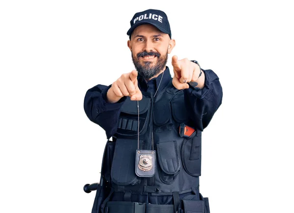 Jonge Knappe Man Draagt Politie Uniform Wijzend Naar Jou Camera — Stockfoto