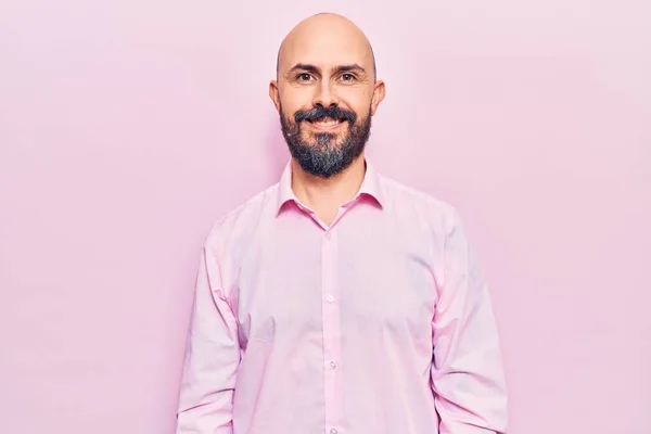 Jovem Homem Bonito Vestindo Roupas Negócios Olhando Positivo Feliz Sorrindo — Fotografia de Stock