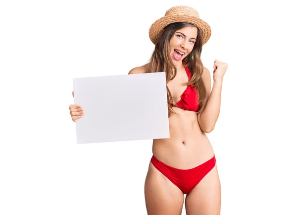 Beautiful Caucasian Young Woman Wearing Bikini Holding Blank Empty Banner — Stock Photo, Image