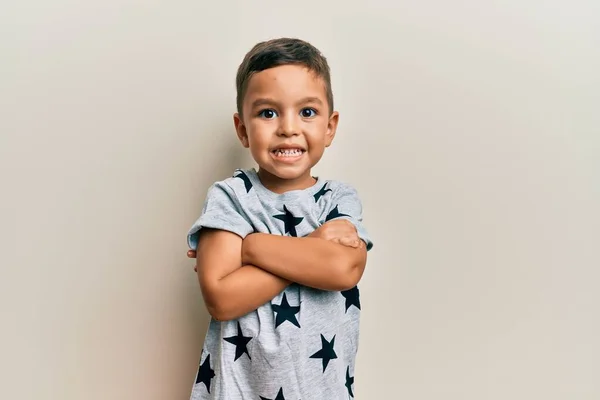 Förtjusande Latin Barn Bär Casual Kläder Glad Ansikte Leende Med — Stockfoto
