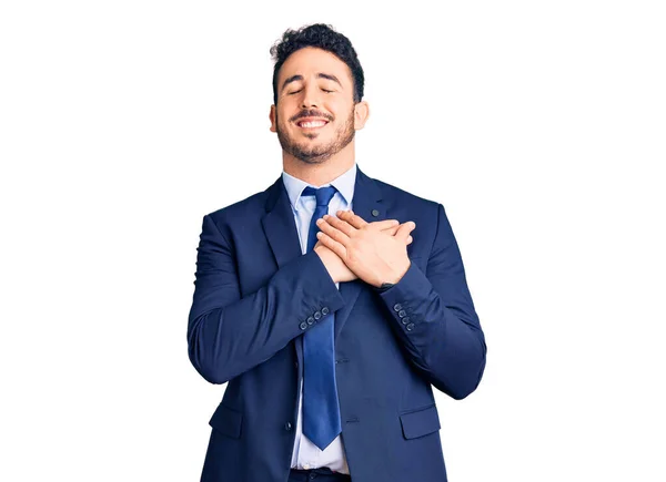 Jovem Hispânico Vestindo Roupas Negócios Sorrindo Com Mãos Peito Com — Fotografia de Stock