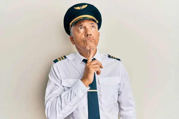 Bello Uomo Maturo Mezza Età Che Indossa Uniforme Pilota Aereo — Foto Stock