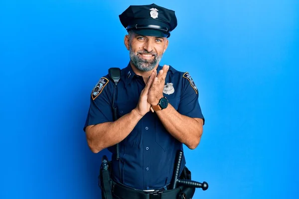 Orta Yaşlı Yakışıklı Polis Üniforması Giyen Alkışlayan Mutlu Neşeli Gururlu — Stok fotoğraf