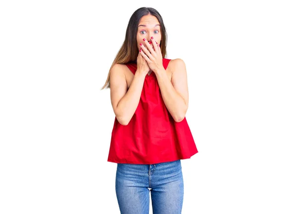 Beautiful Brunette Young Woman Wearing Casual Clothes Shocked Covering Mouth — Stock Photo, Image