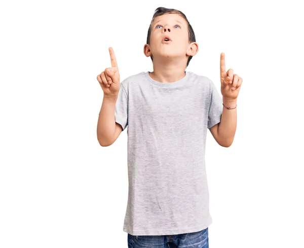 Cute Blond Kid Wearing Casual Clothes Amazed Surprised Looking Pointing — Stock Photo, Image