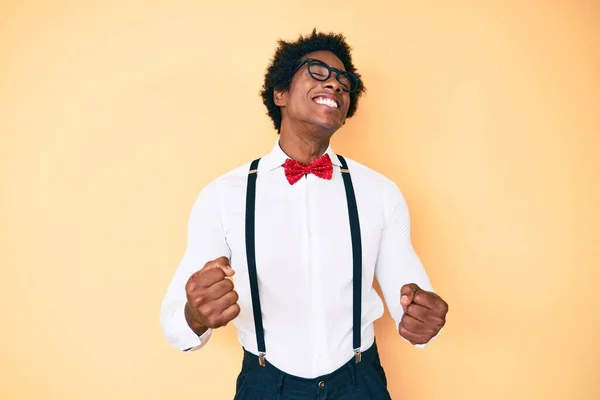 Bonito Homem Africano Americano Com Cabelo Afro Vestindo Hipster Elegante — Fotografia de Stock