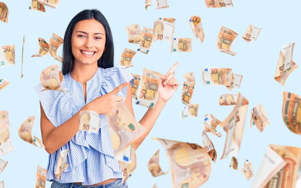 Jong Mooi Latijn Meisje Dragen Casual Kleding Glimlachen Kijken Naar — Stockfoto