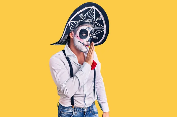 Man Wearing Day Dead Costume Background Hand Mouth Telling Secret — Stock Photo, Image