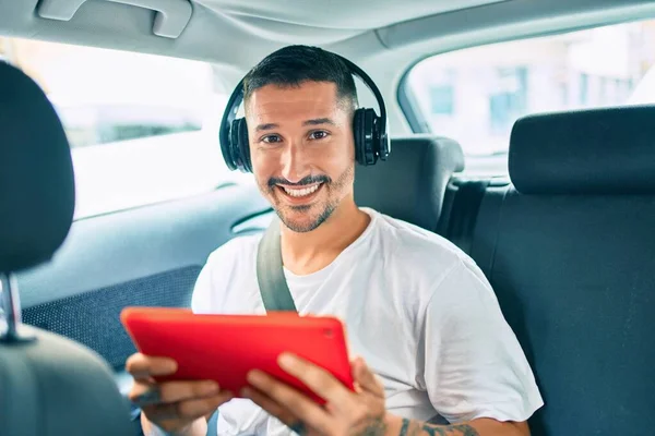 Young Hispanic Man Smiling Happy Using Touchpad Headphones Car — Stock Photo, Image