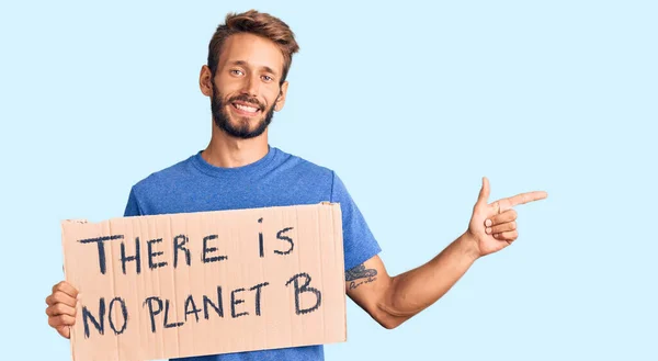 Schöner Blonder Mann Mit Bart Der Kein Planet Banner Hält — Stockfoto