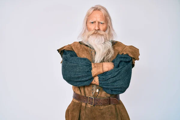 Idős Ősz Hajú Hosszú Szakállú Viking Hagyományos Szkeptikus Ideges Rosszalló — Stock Fotó