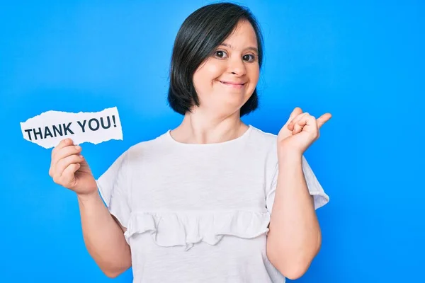 Brunette Woman Syndrome Holding Thank You Paper Smiling Happy Pointing — Stock Photo, Image