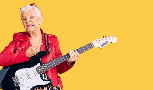 Senior Bella Donna Con Gli Occhi Azzurri Capelli Grigi Indossa — Foto Stock