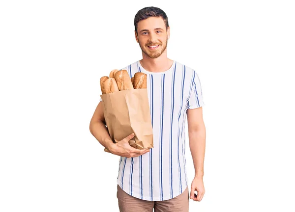 Joven Guapo Con Oso Sosteniendo Bolsa Papel Con Pan Que —  Fotos de Stock