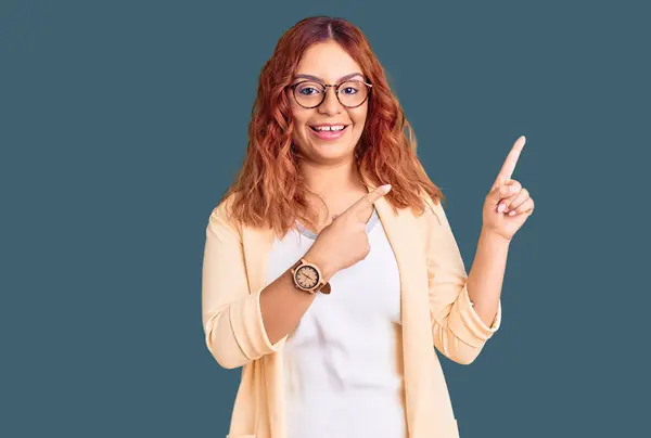 Young Latin Woman Wearing Business Clothes Smiling Looking Camera Pointing — Stock Photo, Image