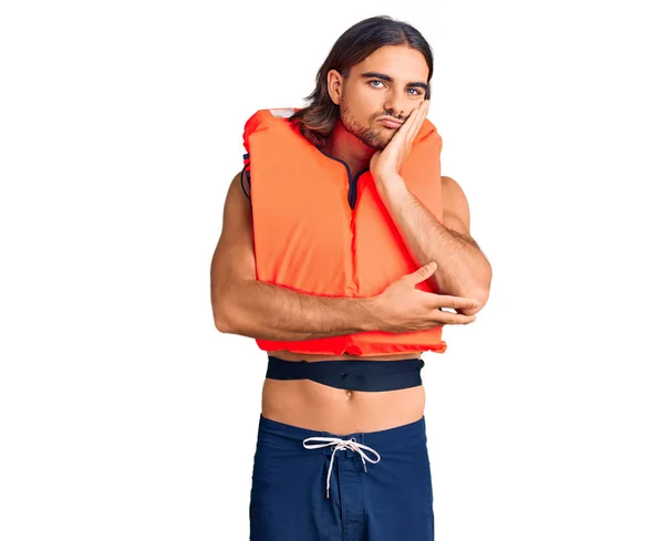 Jeune Bel Homme Portant Gilet Sauvetage Nautique Pensant Avoir Air — Photo