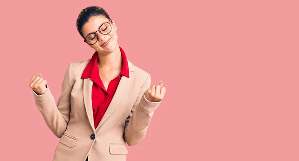 Jovem Mulher Bonita Vestindo Camisa Negócios Óculos Animados Para Sucesso — Fotografia de Stock