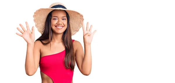 Giovane Bella Ragazza Latina Che Indossa Costumi Bagno Cappello Estivo — Foto Stock