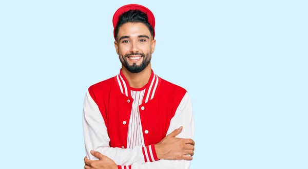 Jovem Com Barba Vestindo Uniforme Beisebol Rosto Feliz Sorrindo Com — Fotografia de Stock