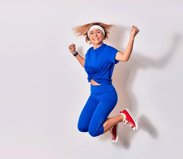 Young Beautiful Caucasian Sportswoman Wearing Sportswear Smiling Happy Jumping Smile — Stock Photo, Image