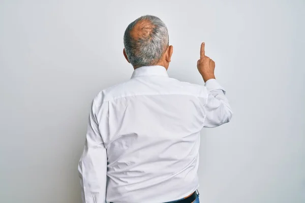 Bello Uomo Anziano Che Indossa Camicia Bianca Casual Posa All — Foto Stock