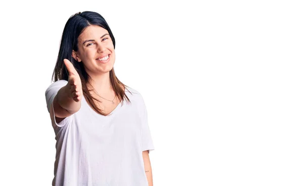 Young Beautiful Brunette Woman Wearing Casual Shirt Smiling Friendly Offering — Stock Photo, Image