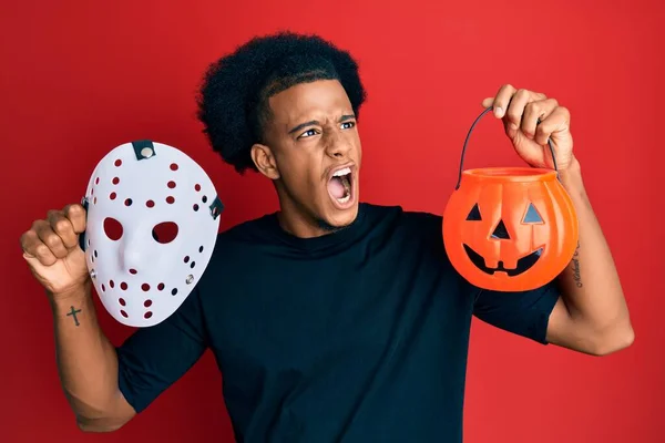 Afroamerikanischer Mann Mit Afro Haaren Eishockeymaske Und Halloween Pumpen Die — Stockfoto