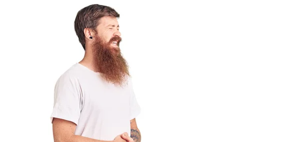 Hombre Guapo Cabeza Roja Joven Con Barba Larga Que Usa —  Fotos de Stock