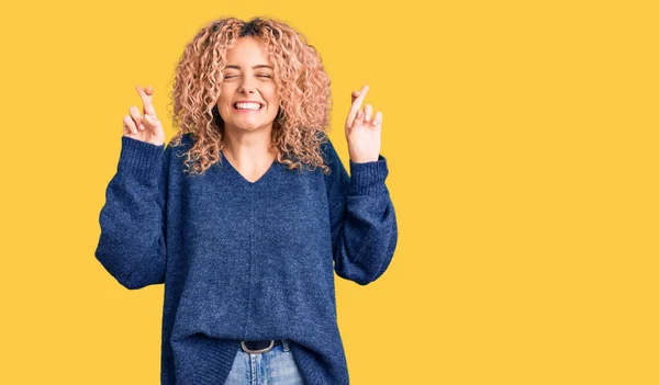 Young Blonde Woman Curly Hair Wearing Casual Winter Sweater Gesturing — Stock Photo, Image