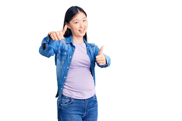 Young Beautiful Chinese Woman Pregnant Expecting Baby Approving Doing Positive — Stock Photo, Image