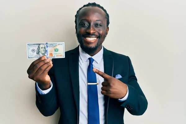 Knappe Jonge Zwarte Man Zakenpak Stropdas Met 100 Dollar Glimlachend — Stockfoto