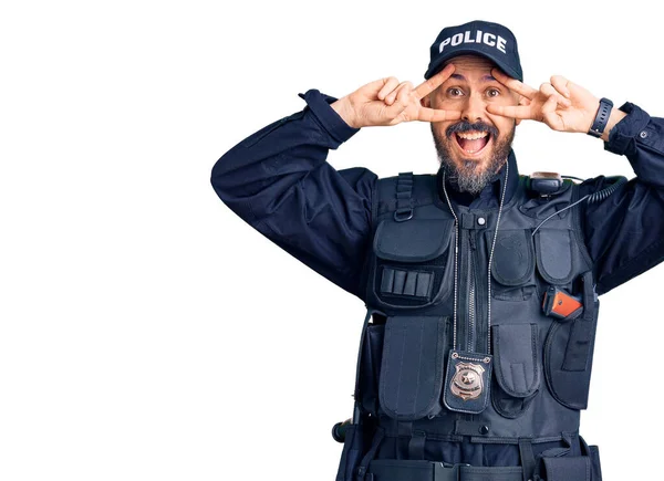 Jovem Homem Bonito Vestindo Uniforme Policial Fazendo Símbolo Paz Com — Fotografia de Stock