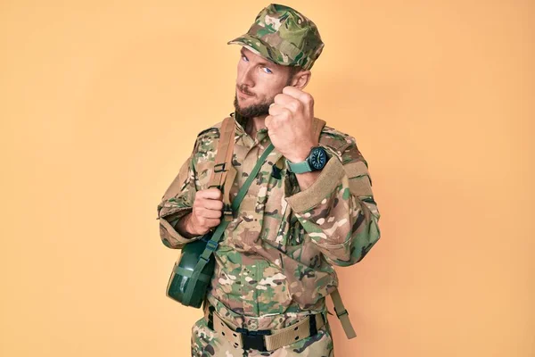 Young Caucasian Man Wearing Camouflage Army Uniform Canteen Annoyed Frustrated — Stock Photo, Image