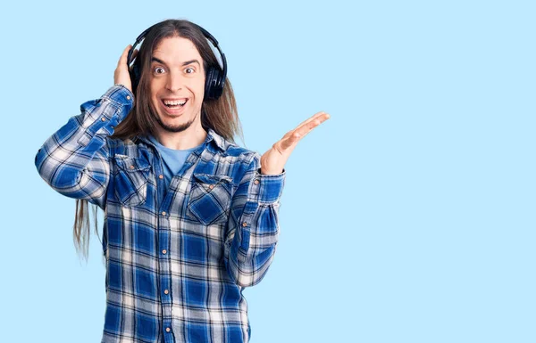 Young Adult Man Long Hair Listening Music Using Headphones Celebrating — Stock Photo, Image