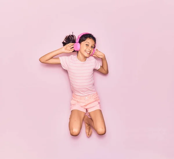 Adorable Hispanic Child Girl Smiling Happy Jumping Smile Face Listening — Stock Photo, Image