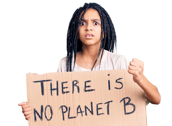 Bonito Afro Americano Menina Segurando Não Planeta Banner Irritado Frustrado — Fotografia de Stock