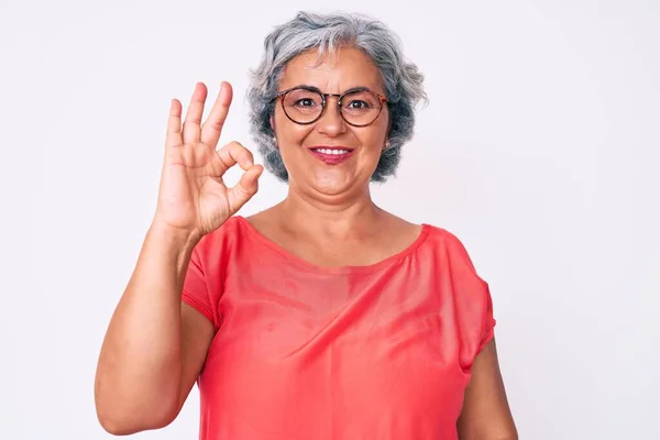 Senior Hispanic Gråhårig Kvinna Bär Casual Kläder Och Glasögon Ler — Stockfoto