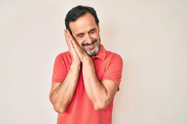 Homem Hispânico Meia Idade Vestindo Roupas Casuais Dormindo Cansado Sonhando — Fotografia de Stock