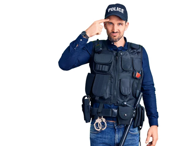 Jeune Bel Homme Portant Uniforme Police Pointant Malheureux Boutons Sur — Photo