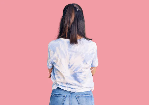 Young Beautiful Girl Wearing Casual Shirt Standing Backwards Looking Away — Stock Photo, Image