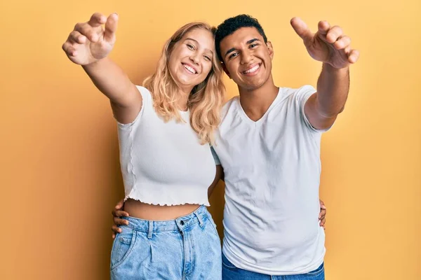 Young Interracial Couple Wearing Casual White Tshirt Looking Camera Smiling — Stock Photo, Image
