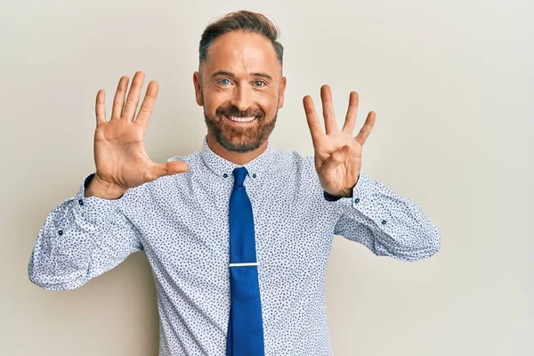 Bonito Homem Meia Idade Vestindo Camisa Negócios Gravata Mostrando Apontando — Fotografia de Stock